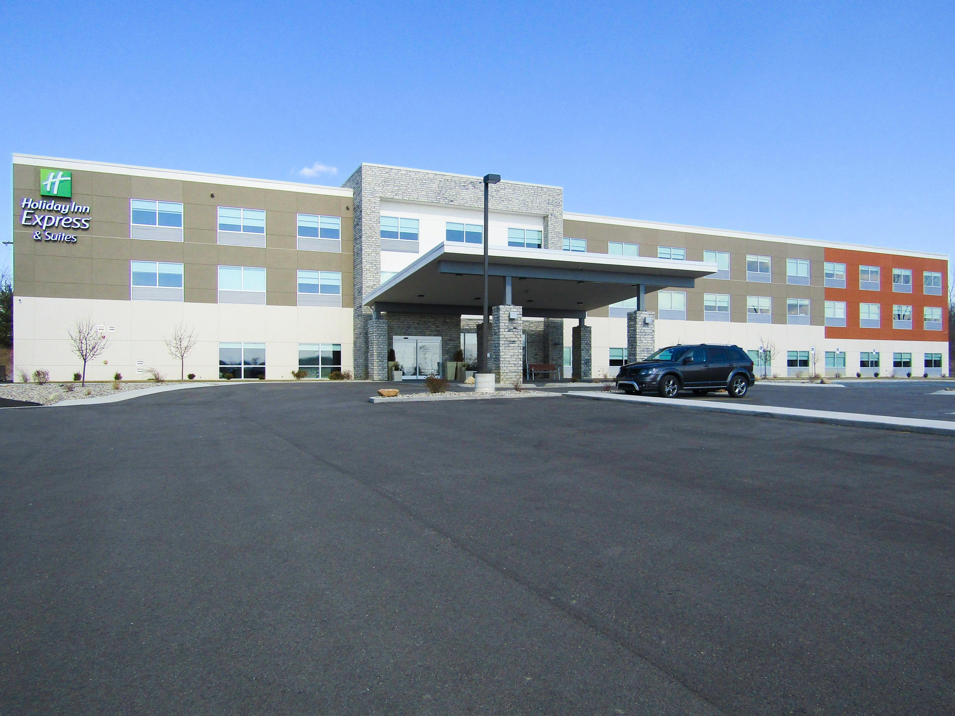 Holiday Inn Express & Suites Coldwater By Ihg Exterior foto
