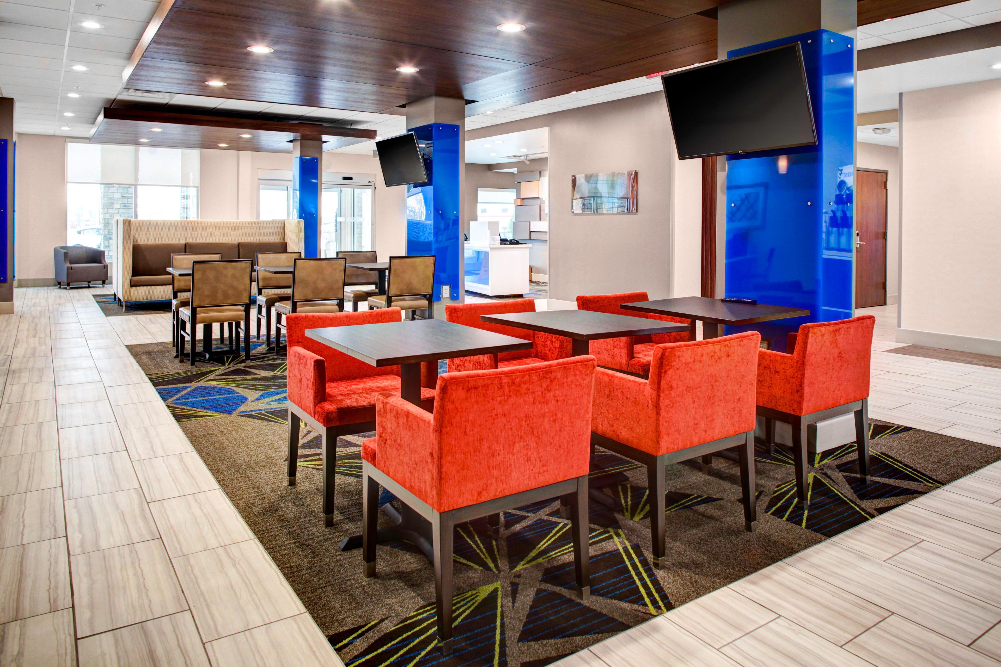 Holiday Inn Express & Suites Coldwater By Ihg Exterior foto