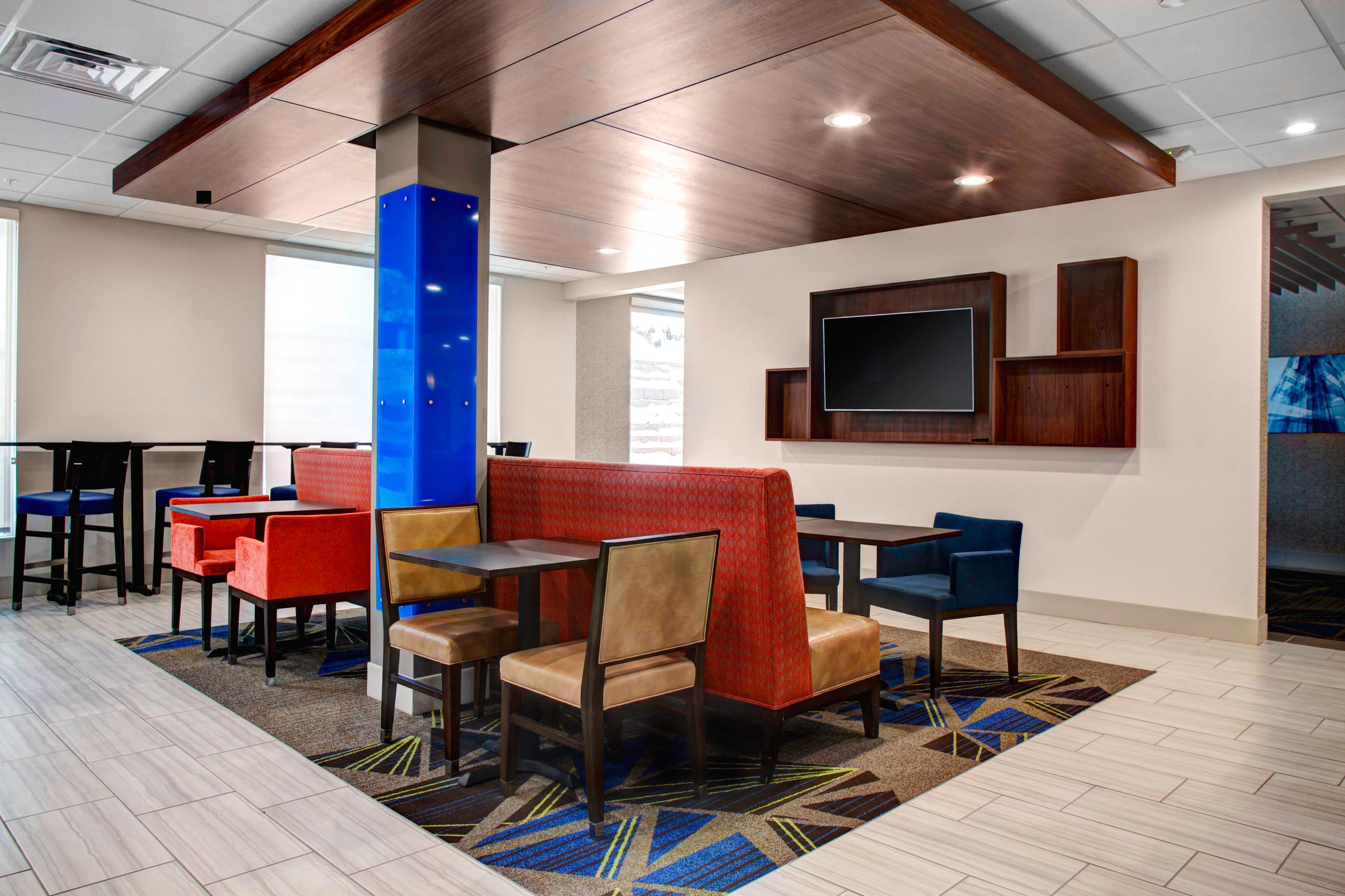 Holiday Inn Express & Suites Coldwater By Ihg Exterior foto